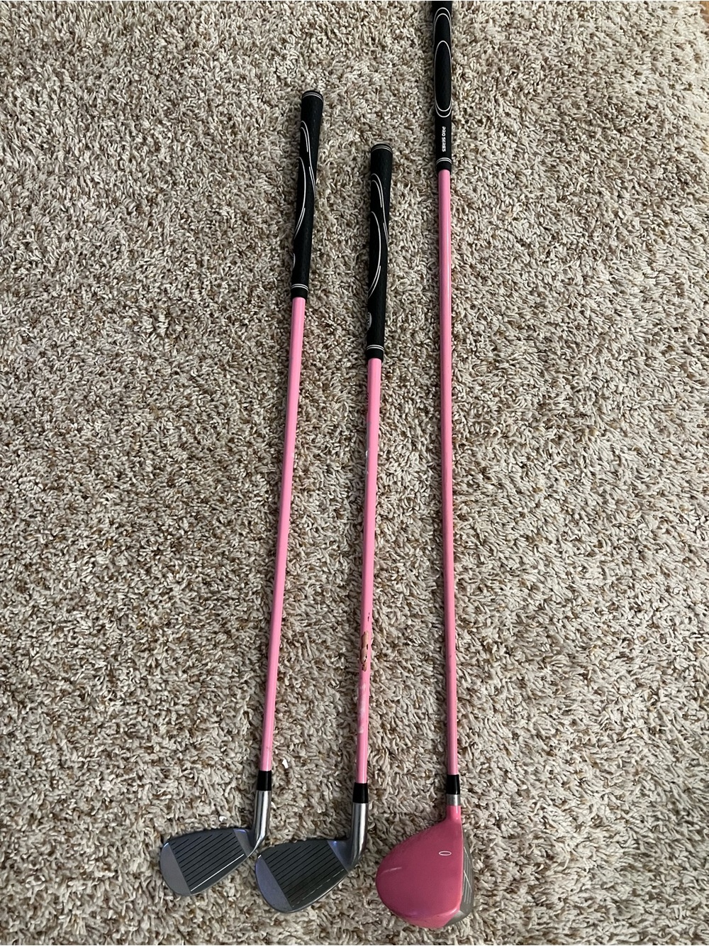 Golf Girl" low torque pink-shaft junior tour clubs with black grips set of 3 - Picture 2 of 6
